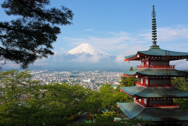 Temple et cerisiers au Japon — eSIM pour le Japon